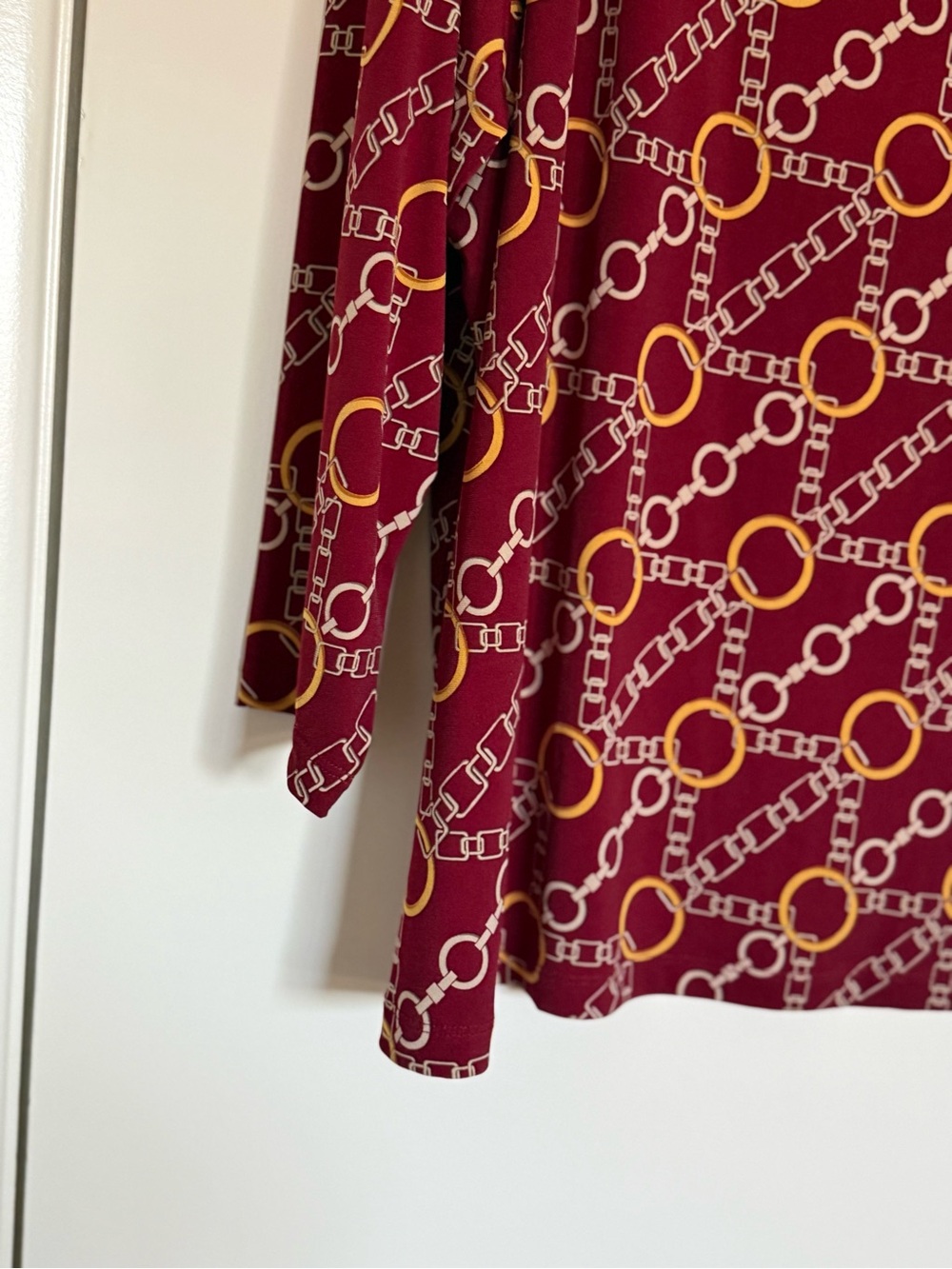 Susan Graver Burgundy Long Sleeve Liquid Knit Chain Pattern.Gold Zipper Shoulder - Picture 5 of 11